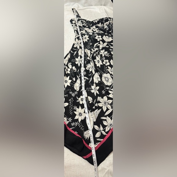 Black and White Ruched Backless Sundress 🖤🤍 - Picture 9 of 13